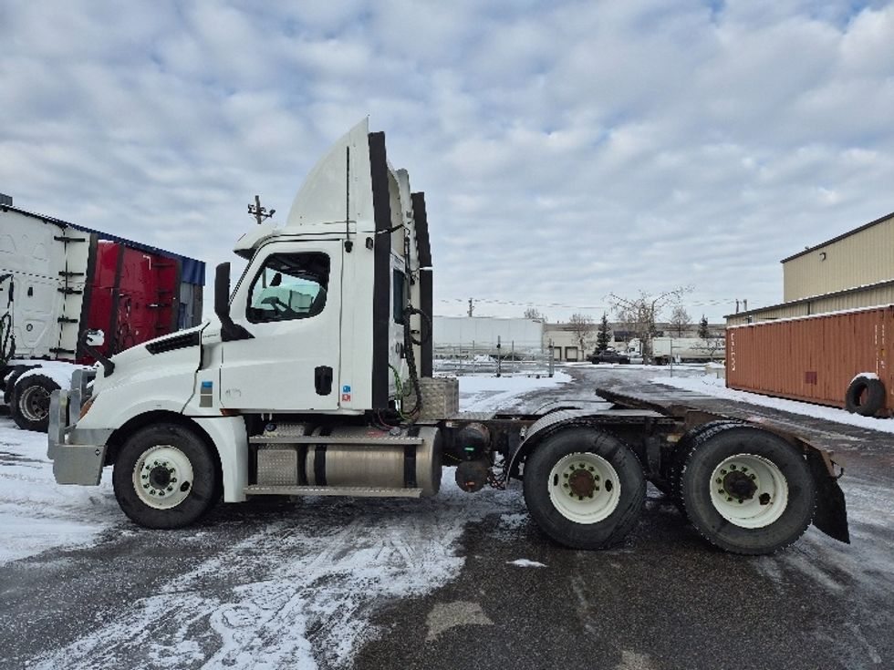 Day Cab Tractor-Heavy Duty Tractors-Freightliner-2020-T12664ST-Calgary-AB-736,001\n\t\tkm-$ 55,000 - Image 4