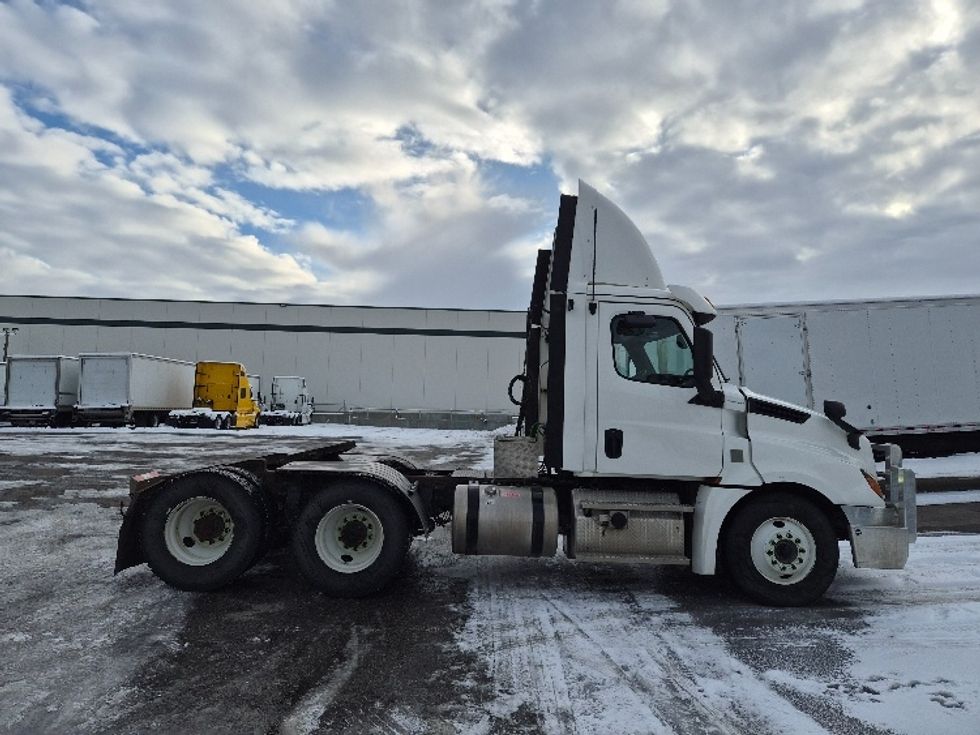 Day Cab Tractor-Heavy Duty Tractors-Freightliner-2020-T12664ST-Calgary-AB-736,001\n\t\tkm-$ 55,000 - Image 8