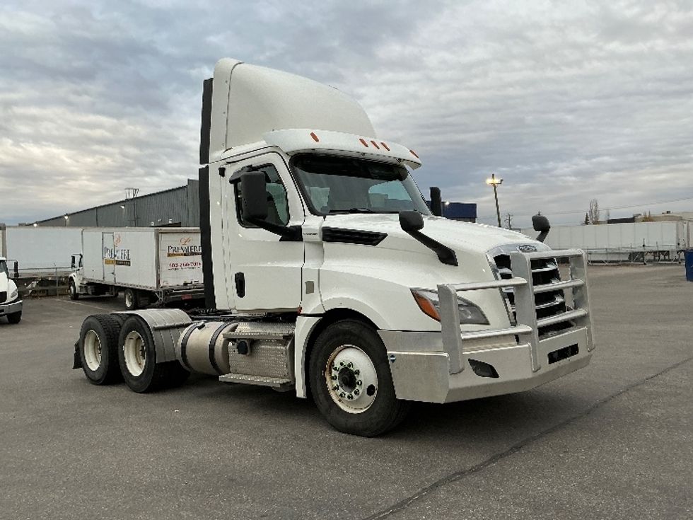 Day Cab Tractor-Heavy Duty Tractors-Freightliner-2020-T12664ST-Calgary-AB-766,227\n\t\tkm-$ 52,750 - Image 1