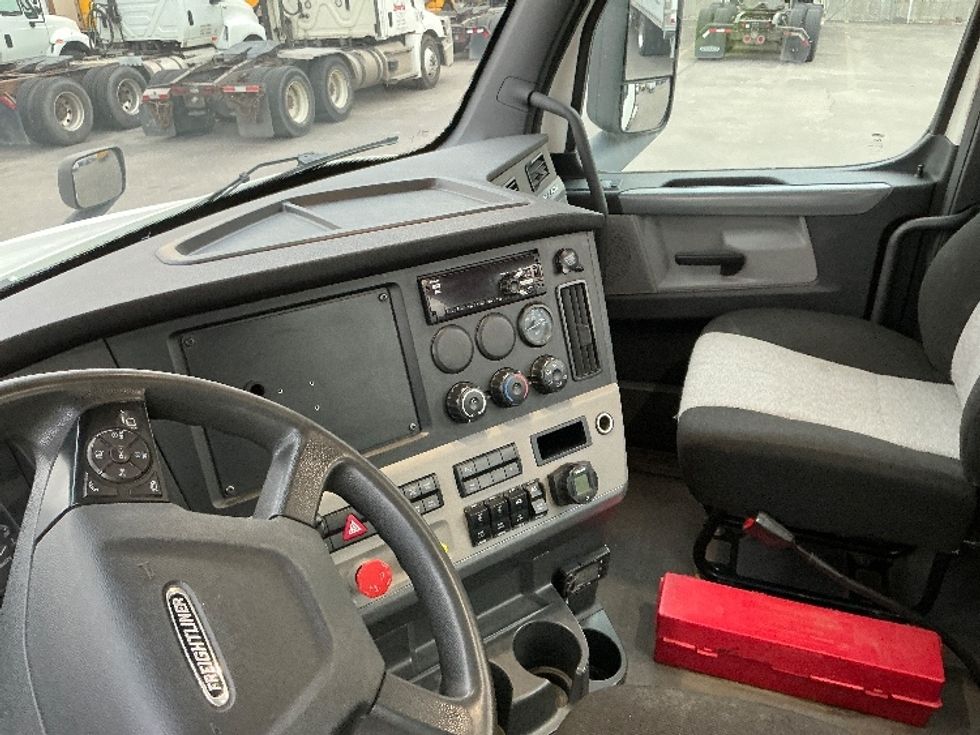 Day Cab Tractor-Heavy Duty Tractors-Freightliner-2020-T12664ST-Calgary-AB-766,227\n\t\tkm-$ 52,750 - Image 10