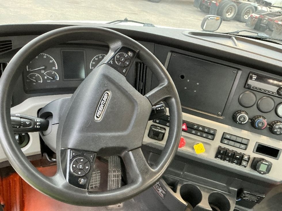 Day Cab Tractor-Heavy Duty Tractors-Freightliner-2020-T12664ST-Calgary-AB-766,227\n\t\tkm-$ 52,750 - Image 11