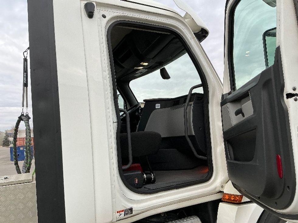 Day Cab Tractor-Heavy Duty Tractors-Freightliner-2020-T12664ST-Calgary-AB-766,227\n\t\tkm-$ 52,750 - Image 12