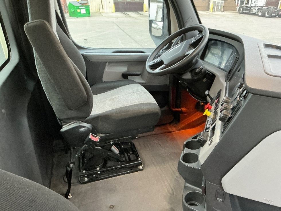 Day Cab Tractor-Heavy Duty Tractors-Freightliner-2020-T12664ST-Calgary-AB-766,227\n\t\tkm-$ 52,750 - Image 14