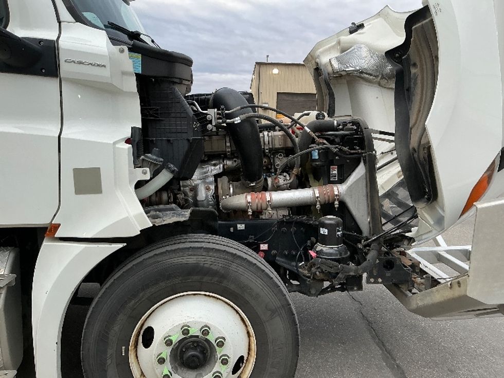 Day Cab Tractor-Heavy Duty Tractors-Freightliner-2020-T12664ST-Calgary-AB-766,227\n\t\tkm-$ 52,750 - Image 15