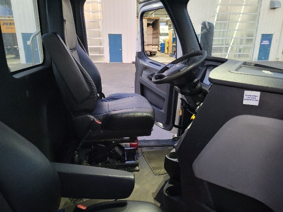 Day Cab Tractor-Heavy Duty Tractors-Freightliner-2020-T12664ST-Calgary-AB-904,204\n\t\tkm-$ 43,750 - Image 14