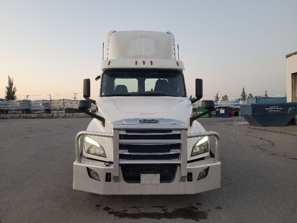 Day Cab Tractor-Heavy Duty Tractors-Freightliner-2020-T12664ST-Calgary-AB-904,204\n\t\tkm-$ 43,750 - Image 2