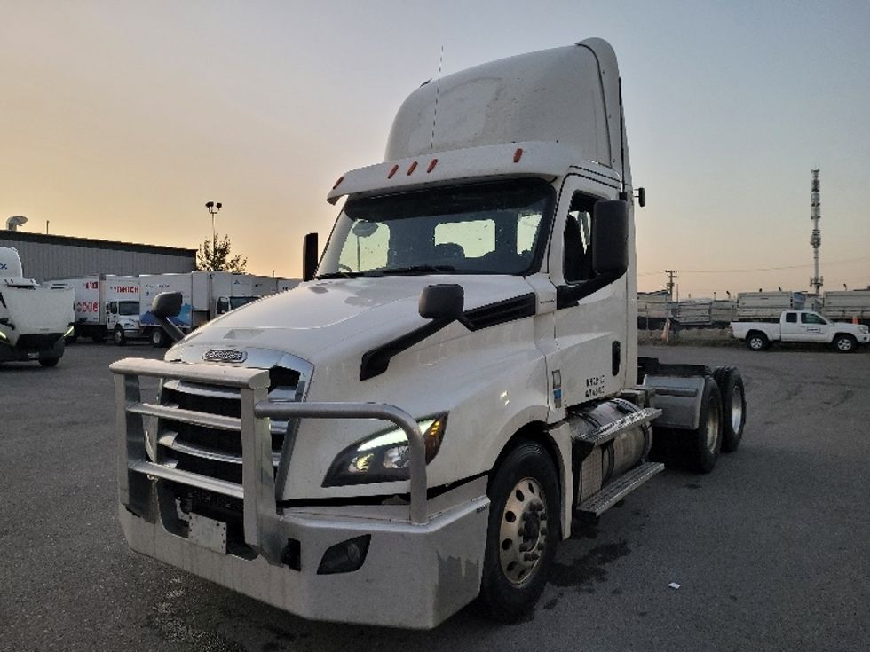 Day Cab Tractor-Heavy Duty Tractors-Freightliner-2020-T12664ST-Calgary-AB-904,204\n\t\tkm-$ 43,750 - Image 3