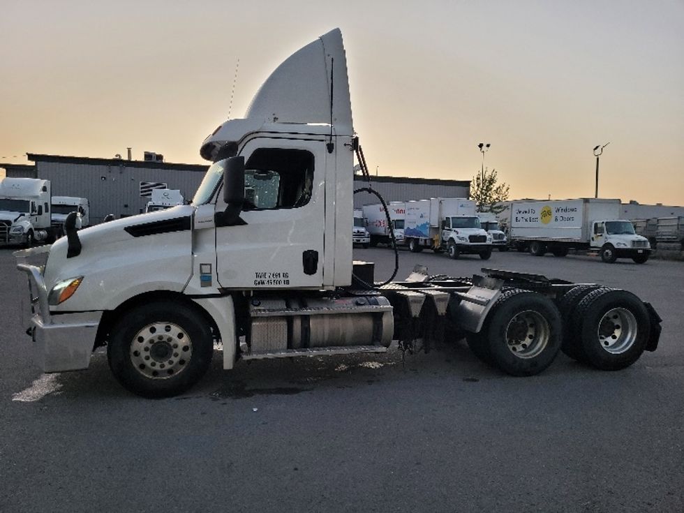 Day Cab Tractor-Heavy Duty Tractors-Freightliner-2020-T12664ST-Calgary-AB-904,204\n\t\tkm-$ 43,750 - Image 4