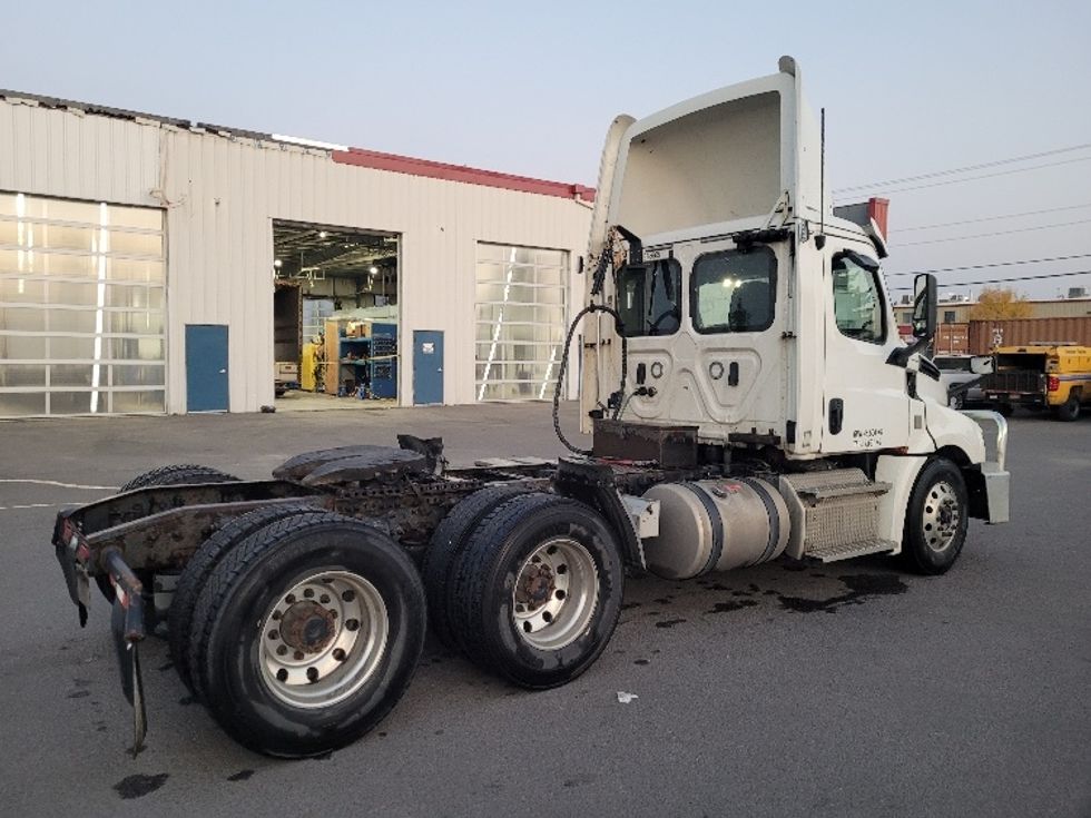 Day Cab Tractor-Heavy Duty Tractors-Freightliner-2020-T12664ST-Calgary-AB-904,204\n\t\tkm-$ 43,750 - Image 7