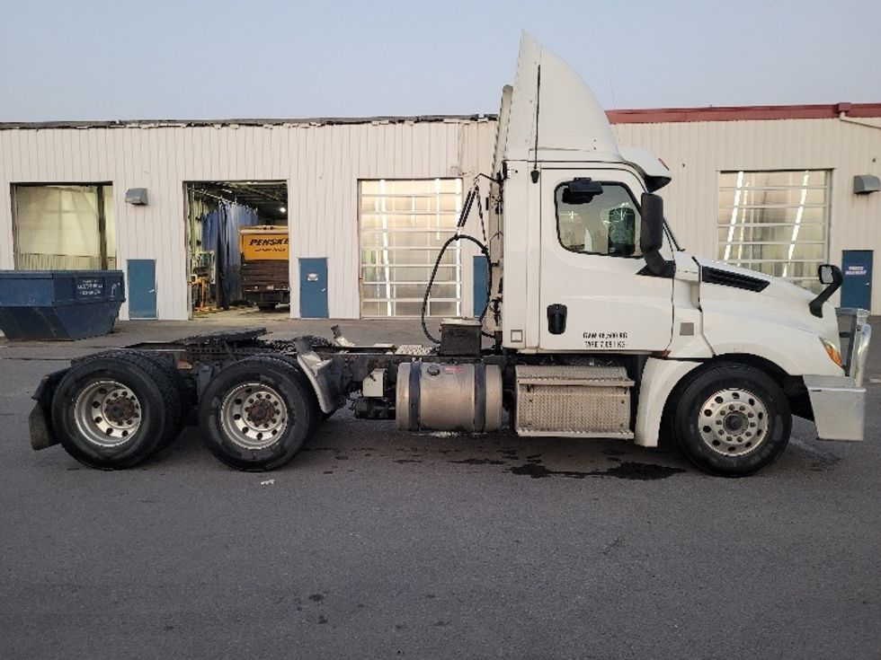 Day Cab Tractor-Heavy Duty Tractors-Freightliner-2020-T12664ST-Calgary-AB-904,204\n\t\tkm-$ 43,750 - Image 8