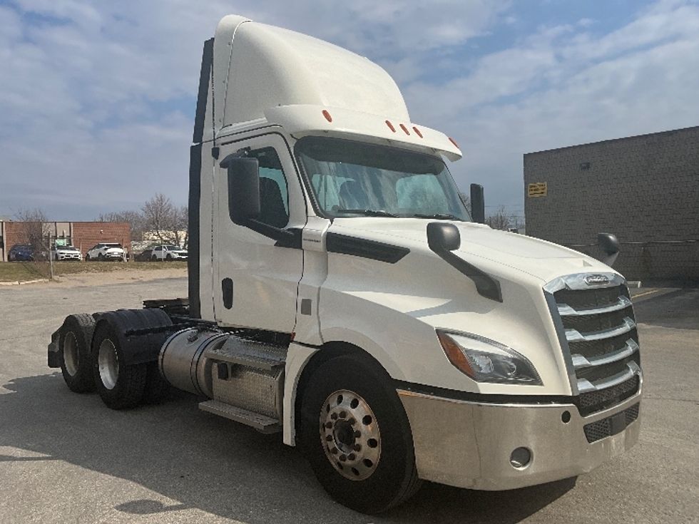 Day Cab Tractor-Heavy Duty Tractors-Freightliner-2020-T12664ST-Cambridge-ON-270,481\n\t\tkm-$ 74,000 - Image 1