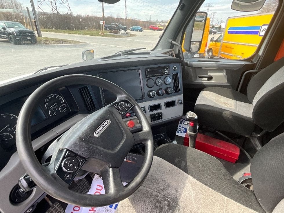 Day Cab Tractor-Heavy Duty Tractors-Freightliner-2020-T12664ST-Cambridge-ON-270,481\n\t\tkm-$ 74,000 - Image 10