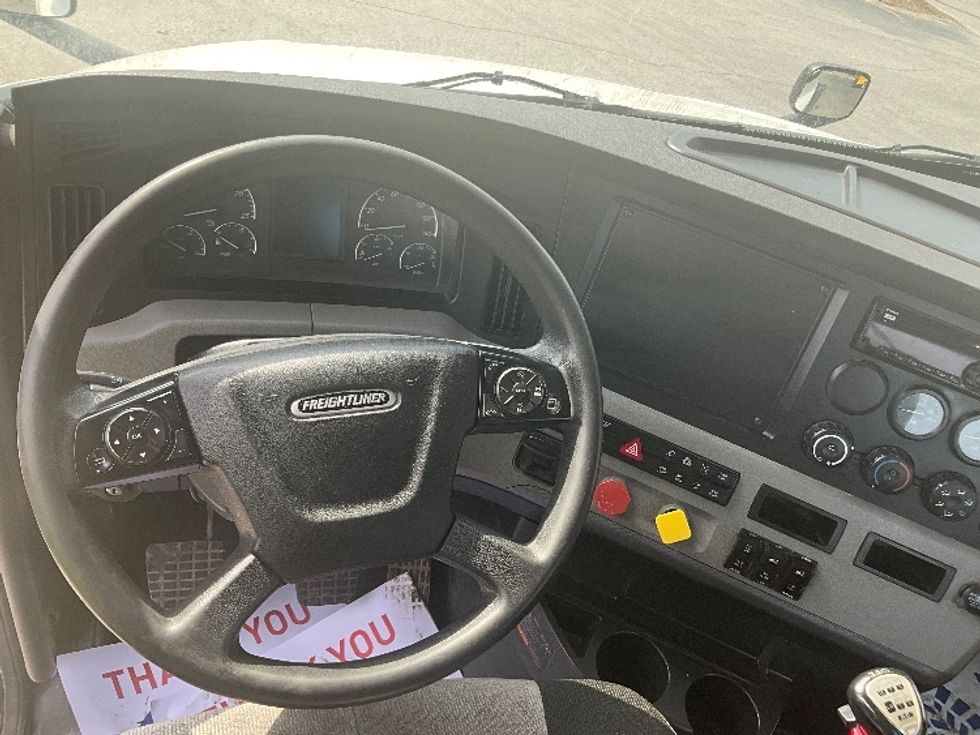 Day Cab Tractor-Heavy Duty Tractors-Freightliner-2020-T12664ST-Cambridge-ON-270,481\n\t\tkm-$ 74,000 - Image 11
