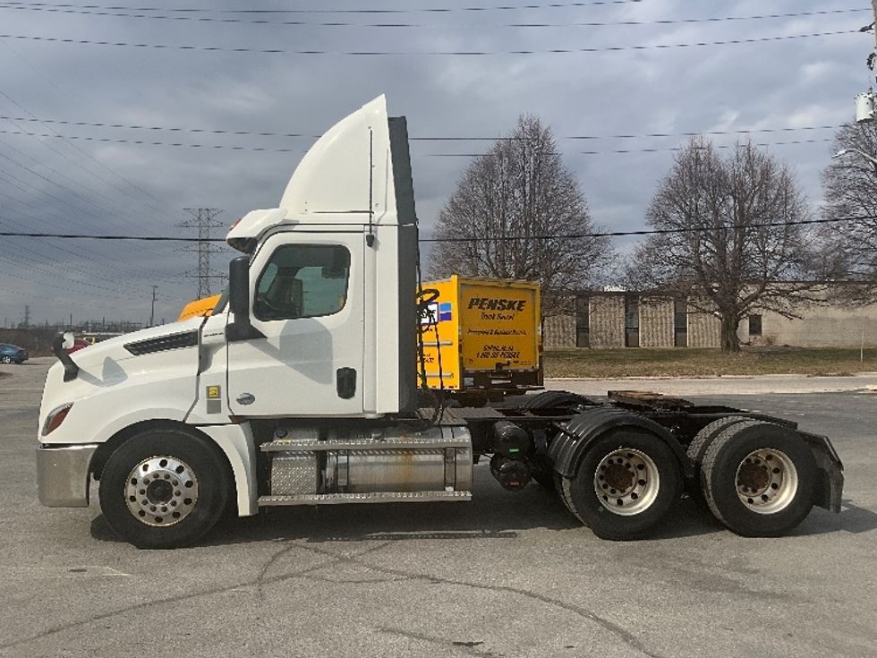 Day Cab Tractor-Heavy Duty Tractors-Freightliner-2020-T12664ST-Cambridge-ON-270,481\n\t\tkm-$ 74,000 - Image 4