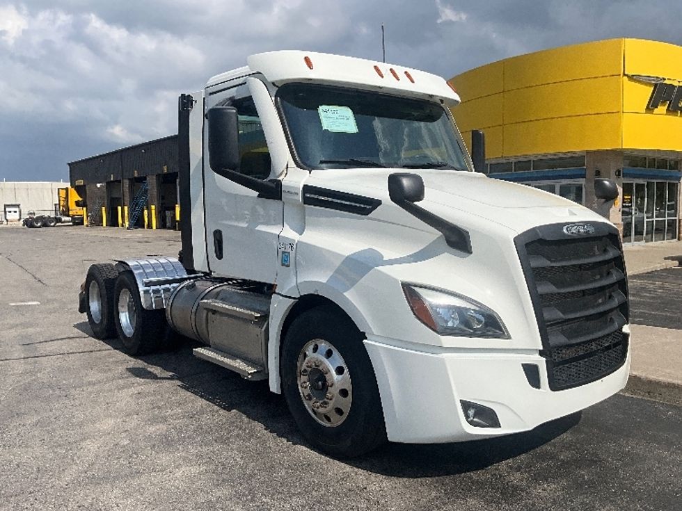 Day Cab Tractor-Heavy Duty Tractors-Freightliner-2020-T12664ST-Cambridge-ON-363,750\n\t\tkm-$ 77,500 - Image 1