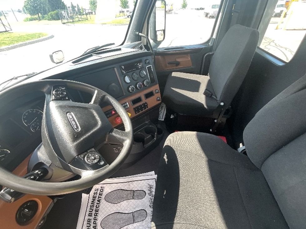 Day Cab Tractor-Heavy Duty Tractors-Freightliner-2020-T12664ST-Cambridge-ON-363,750\n\t\tkm-$ 77,500 - Image 10