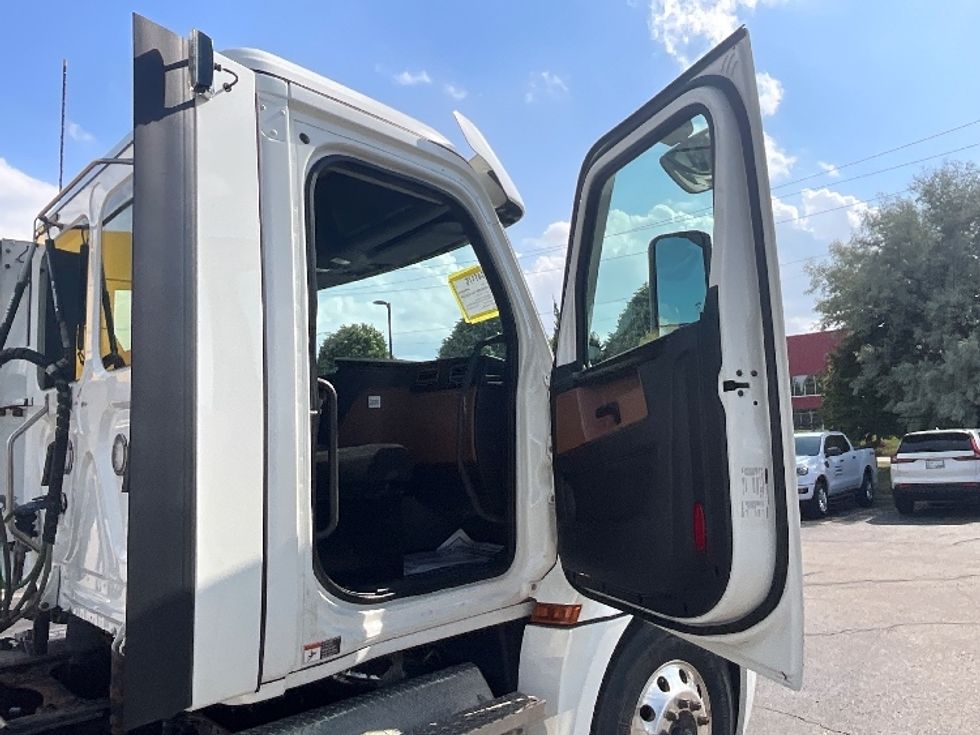 Day Cab Tractor-Heavy Duty Tractors-Freightliner-2020-T12664ST-Cambridge-ON-363,750\n\t\tkm-$ 77,500 - Image 12