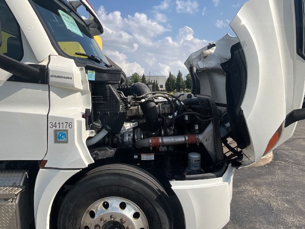 Day Cab Tractor-Heavy Duty Tractors-Freightliner-2020-T12664ST-Cambridge-ON-363,750\n\t\tkm-$ 77,500 - Image 15