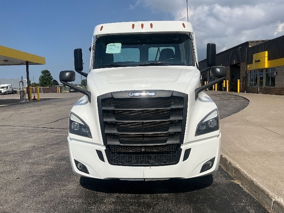 Day Cab Tractor-Heavy Duty Tractors-Freightliner-2020-T12664ST-Cambridge-ON-363,750\n\t\tkm-$ 77,500 - Image 2