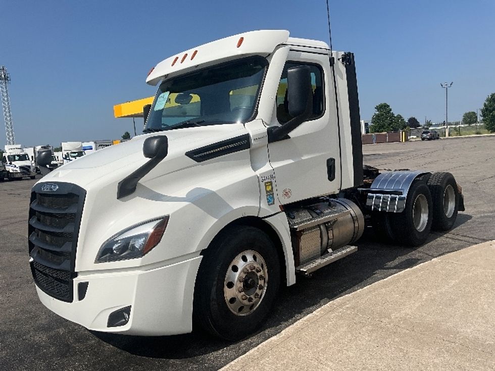 Day Cab Tractor-Heavy Duty Tractors-Freightliner-2020-T12664ST-Cambridge-ON-363,750\n\t\tkm-$ 77,500 - Image 3