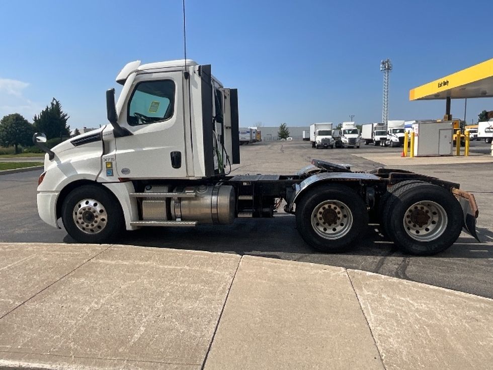 Day Cab Tractor-Heavy Duty Tractors-Freightliner-2020-T12664ST-Cambridge-ON-363,750\n\t\tkm-$ 77,500 - Image 4