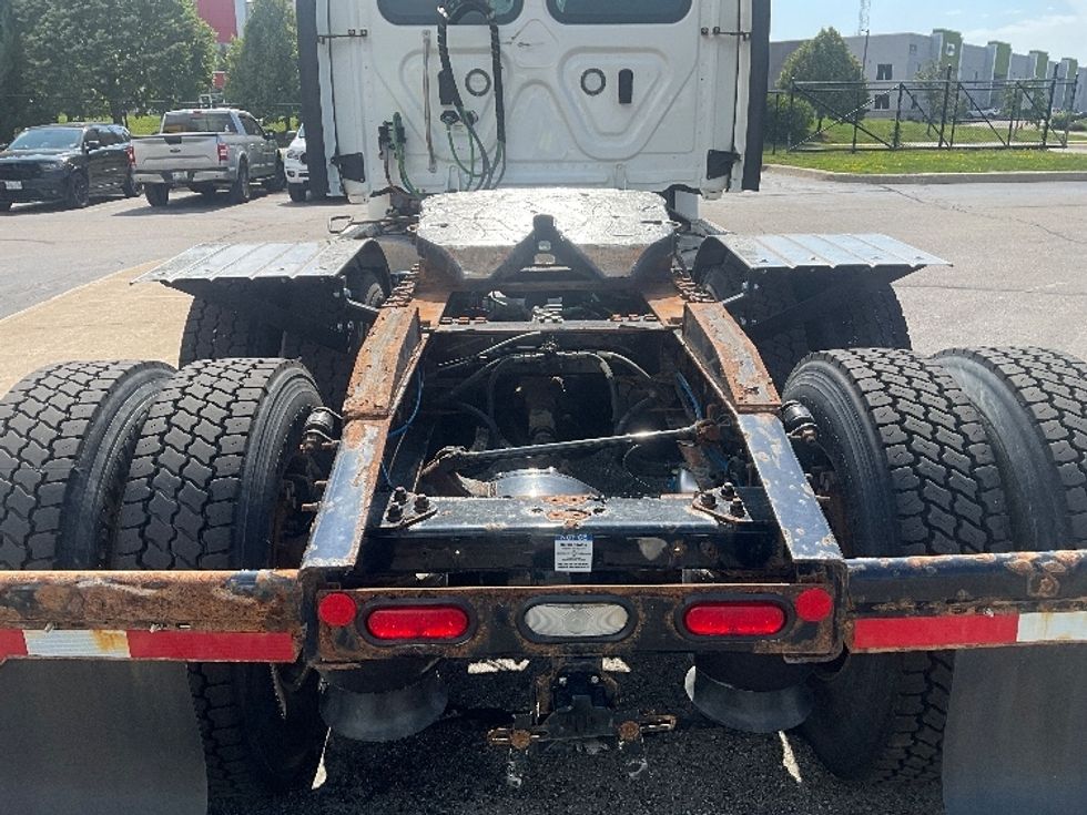 Day Cab Tractor-Heavy Duty Tractors-Freightliner-2020-T12664ST-Cambridge-ON-363,750\n\t\tkm-$ 77,500 - Image 6
