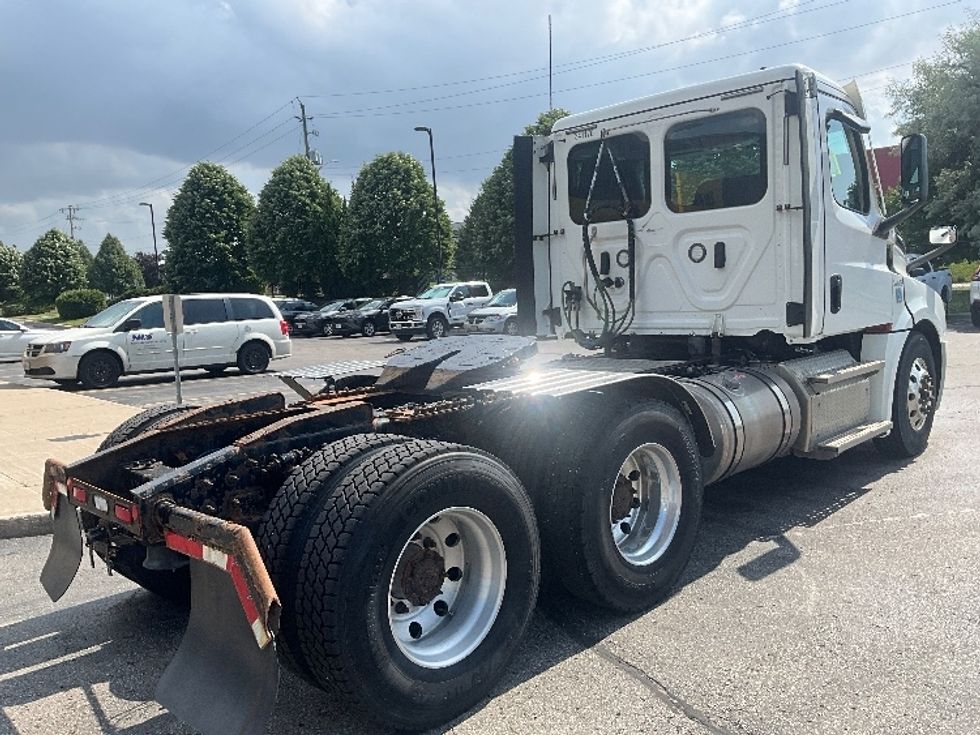 Day Cab Tractor-Heavy Duty Tractors-Freightliner-2020-T12664ST-Cambridge-ON-363,750\n\t\tkm-$ 77,500 - Image 7