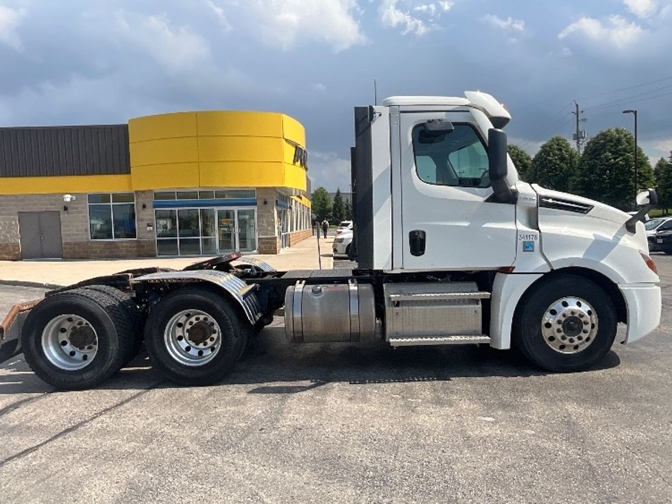 Day Cab Tractor-Heavy Duty Tractors-Freightliner-2020-T12664ST-Cambridge-ON-363,750\n\t\tkm-$ 77,500 - Image 8