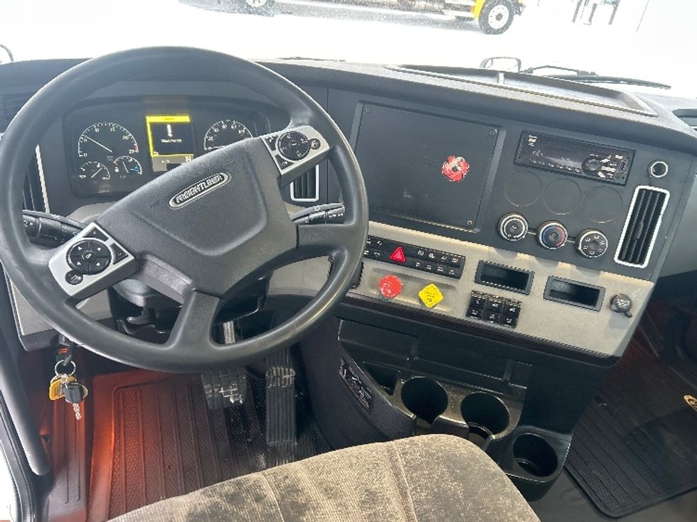 Day Cab Tractor-Heavy Duty Tractors-Freightliner-2020-T12664ST-Cambridge-ON-477,697\n\t\tkm-$ 67,250 - Image 11