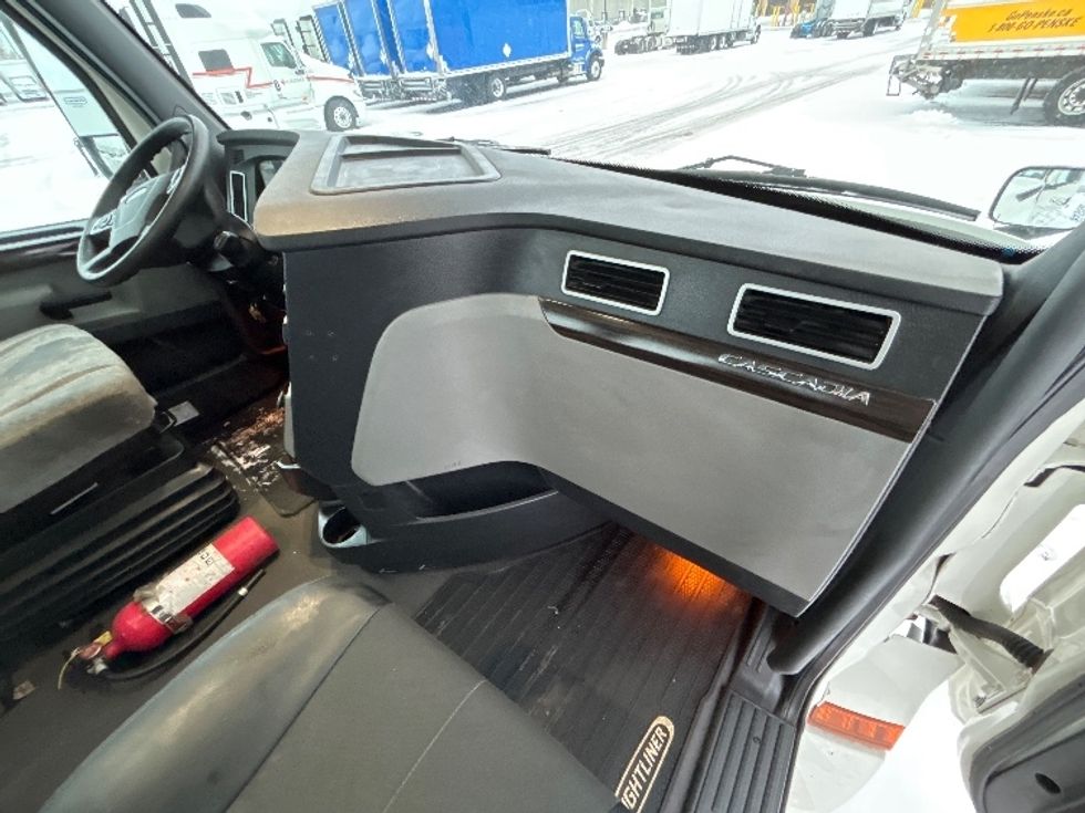 Day Cab Tractor-Heavy Duty Tractors-Freightliner-2020-T12664ST-Cambridge-ON-477,697\n\t\tkm-$ 67,250 - Image 13