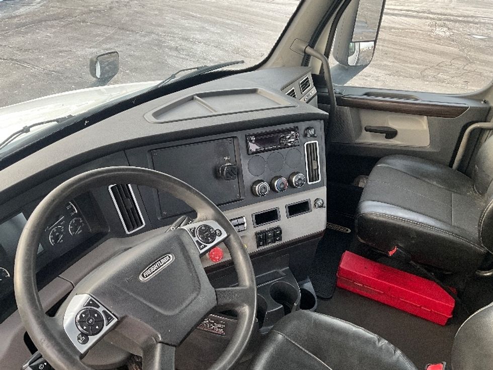 Day Cab Tractor-Heavy Duty Tractors-Freightliner-2020-T12664ST-Cambridge-ON-528,321\n\t\tkm-$ 65,250 - Image 10