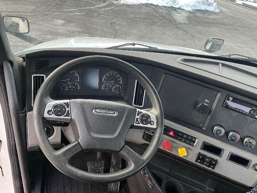 Day Cab Tractor-Heavy Duty Tractors-Freightliner-2020-T12664ST-Cambridge-ON-528,321\n\t\tkm-$ 65,250 - Image 11