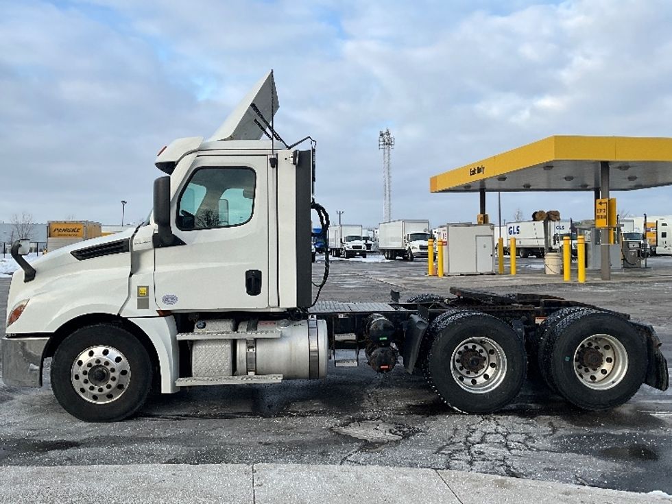 Day Cab Tractor-Heavy Duty Tractors-Freightliner-2020-T12664ST-Cambridge-ON-528,321\n\t\tkm-$ 65,250 - Image 4