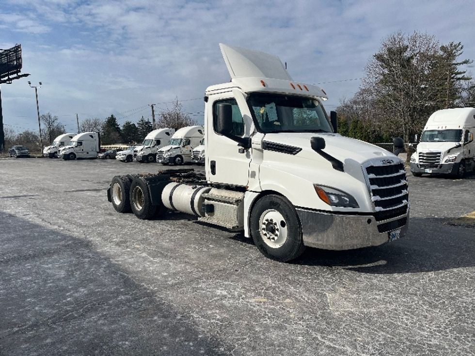 Day Cab Tractor-Heavy Duty Tractors-Freightliner-2020-T12664ST-Canton-OH-433,824\n\t\tmiles-$ 44,000 - Image 1