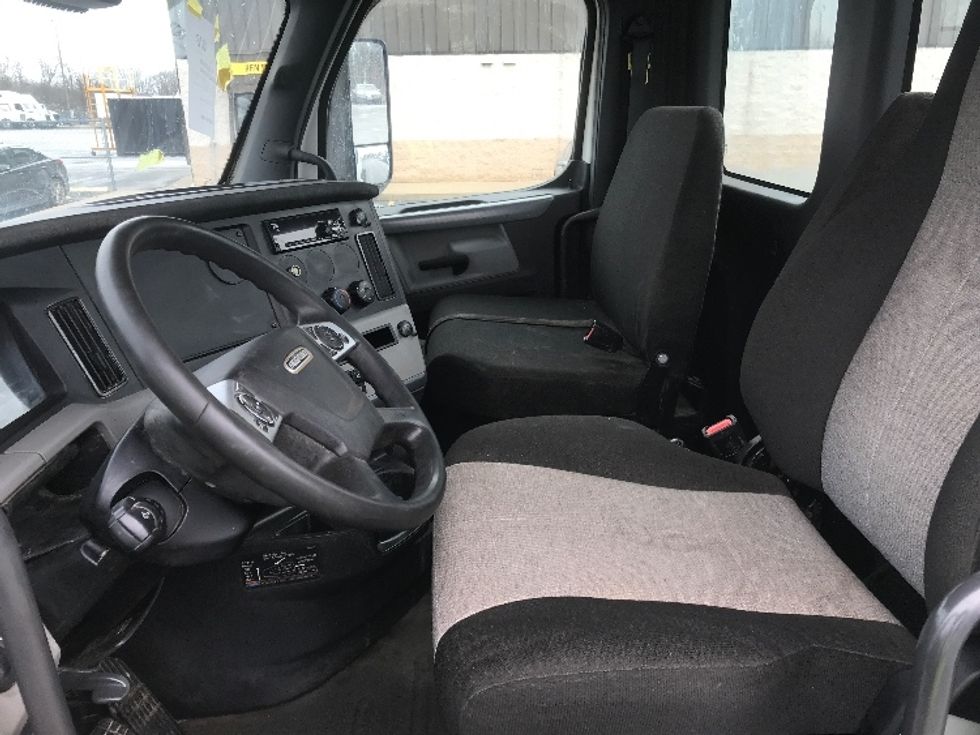 Day Cab Tractor-Heavy Duty Tractors-Freightliner-2020-T12664ST-Canton-OH-433,824\n\t\tmiles-$ 44,000 - Image 10