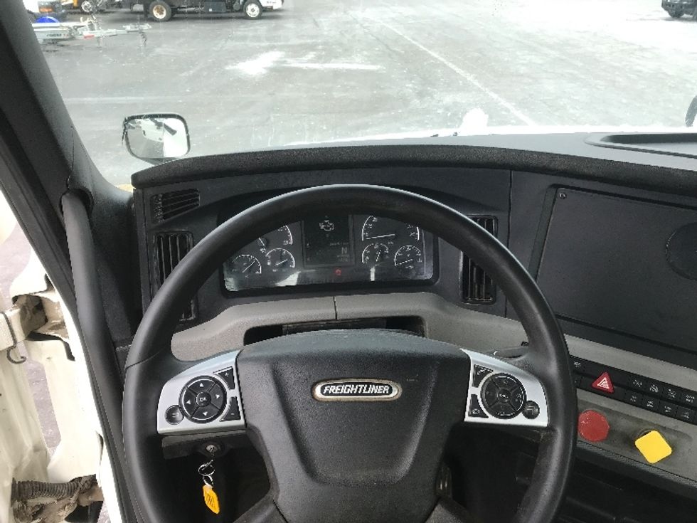 Day Cab Tractor-Heavy Duty Tractors-Freightliner-2020-T12664ST-Canton-OH-433,824\n\t\tmiles-$ 44,000 - Image 12