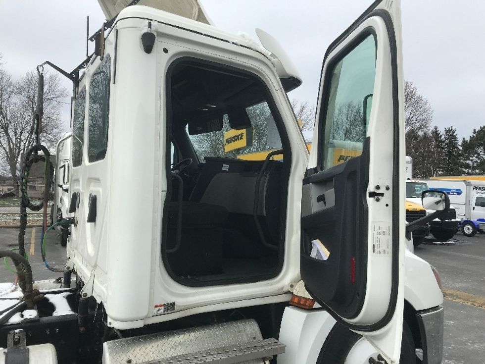 Day Cab Tractor-Heavy Duty Tractors-Freightliner-2020-T12664ST-Canton-OH-433,824\n\t\tmiles-$ 44,000 - Image 13