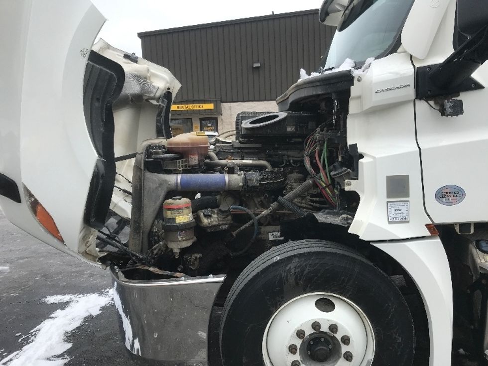 Day Cab Tractor-Heavy Duty Tractors-Freightliner-2020-T12664ST-Canton-OH-433,824\n\t\tmiles-$ 44,000 - Image 16