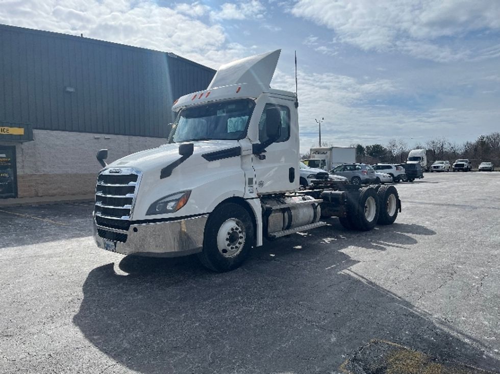 Day Cab Tractor-Heavy Duty Tractors-Freightliner-2020-T12664ST-Canton-OH-433,824\n\t\tmiles-$ 44,000 - Image 3