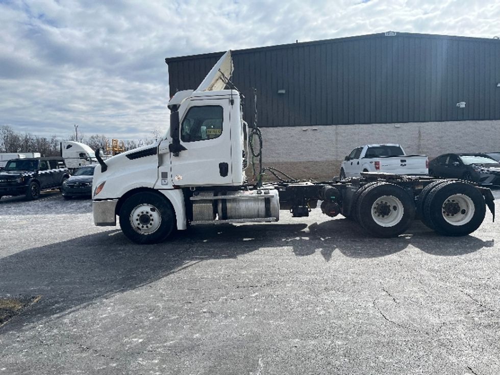Day Cab Tractor-Heavy Duty Tractors-Freightliner-2020-T12664ST-Canton-OH-433,824\n\t\tmiles-$ 44,000 - Image 4