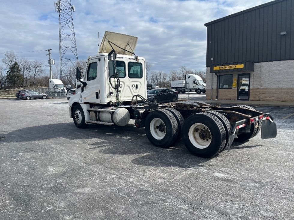 Day Cab Tractor-Heavy Duty Tractors-Freightliner-2020-T12664ST-Canton-OH-433,824\n\t\tmiles-$ 44,000 - Image 5