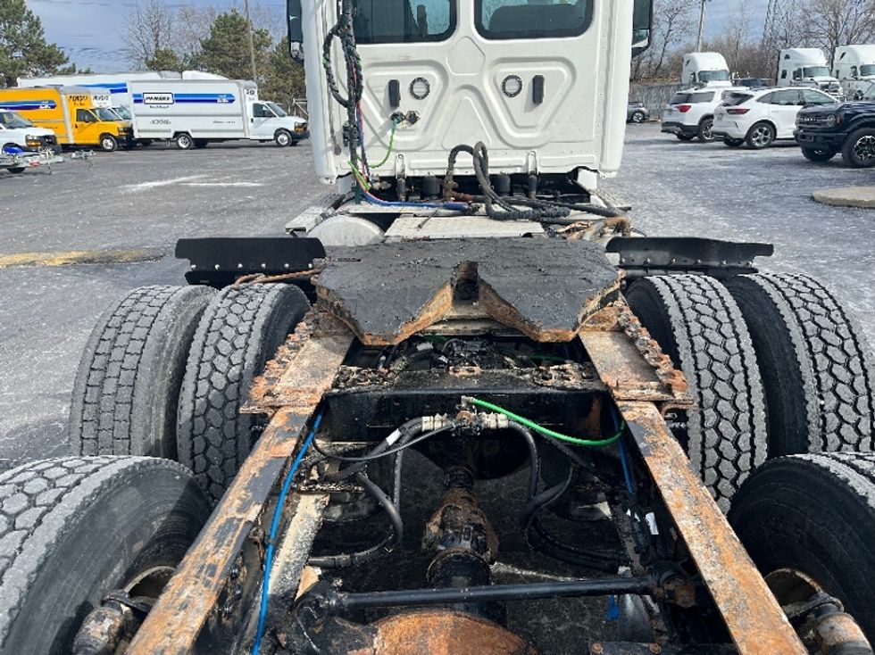 Day Cab Tractor-Heavy Duty Tractors-Freightliner-2020-T12664ST-Canton-OH-433,824\n\t\tmiles-$ 44,000 - Image 6