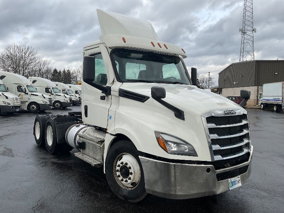 Day Cab Tractor-Heavy Duty Tractors-Freightliner-2020-T12664ST-Canton-OH-482,582\n\t\tmiles-$ 42,500 - Image 1