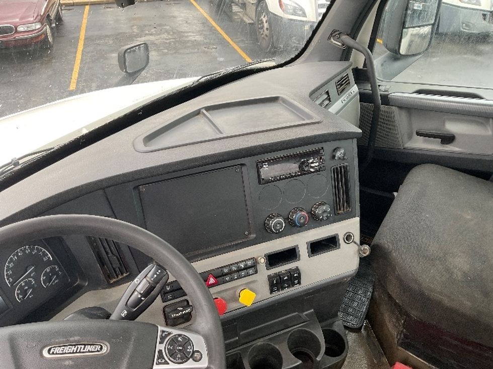 Day Cab Tractor-Heavy Duty Tractors-Freightliner-2020-T12664ST-Canton-OH-482,582\n\t\tmiles-$ 42,500 - Image 10