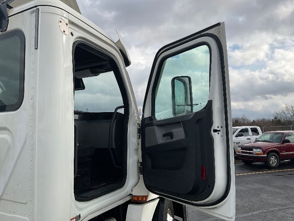 Day Cab Tractor-Heavy Duty Tractors-Freightliner-2020-T12664ST-Canton-OH-482,582\n\t\tmiles-$ 42,500 - Image 12