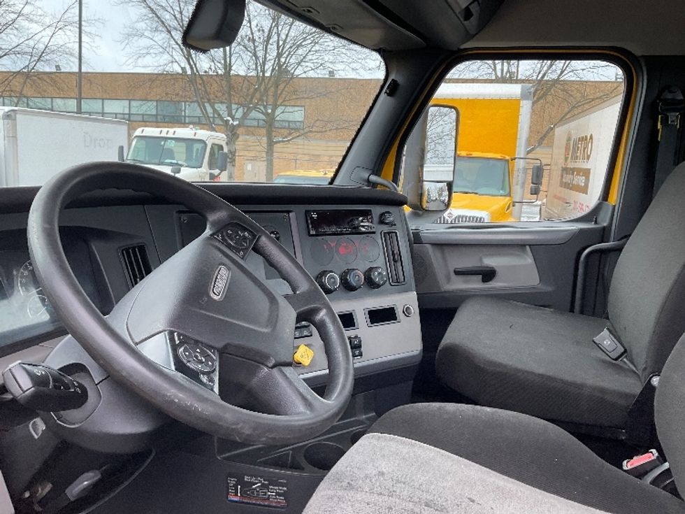 Day Cab Tractor-Heavy Duty Tractors-Freightliner-2020-T12664ST-Capitol Heights-MD-222,686\n\t\tmiles-$ 55,500 - Image 10