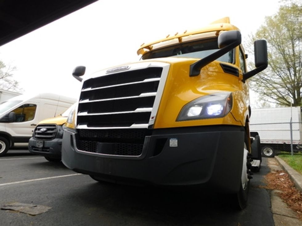 Day Cab Tractor-Heavy Duty Tractors-Freightliner-2020-T12664ST-Capitol Heights-MD-222,686\n\t\tmiles-$ 55,500 - Image 2