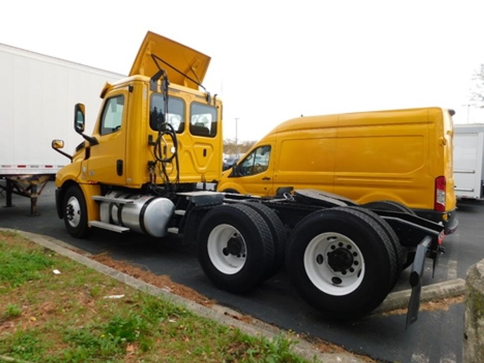 Day Cab Tractor-Heavy Duty Tractors-Freightliner-2020-T12664ST-Capitol Heights-MD-222,686\n\t\tmiles-$ 55,500 - Image 5