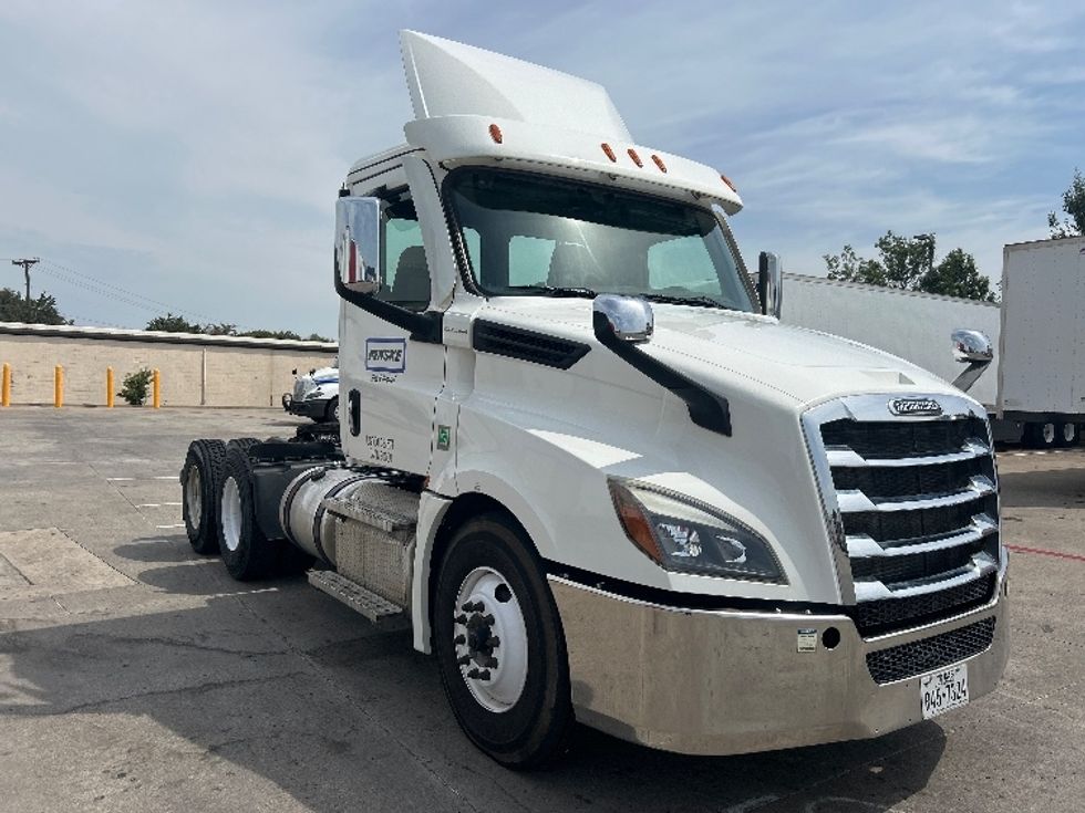 Day Cab Tractor-Heavy Duty Tractors-Freightliner-2020-T12664ST-Carrollton-TX-159,303\n\t\tmiles-$ 65,000 - Image 1