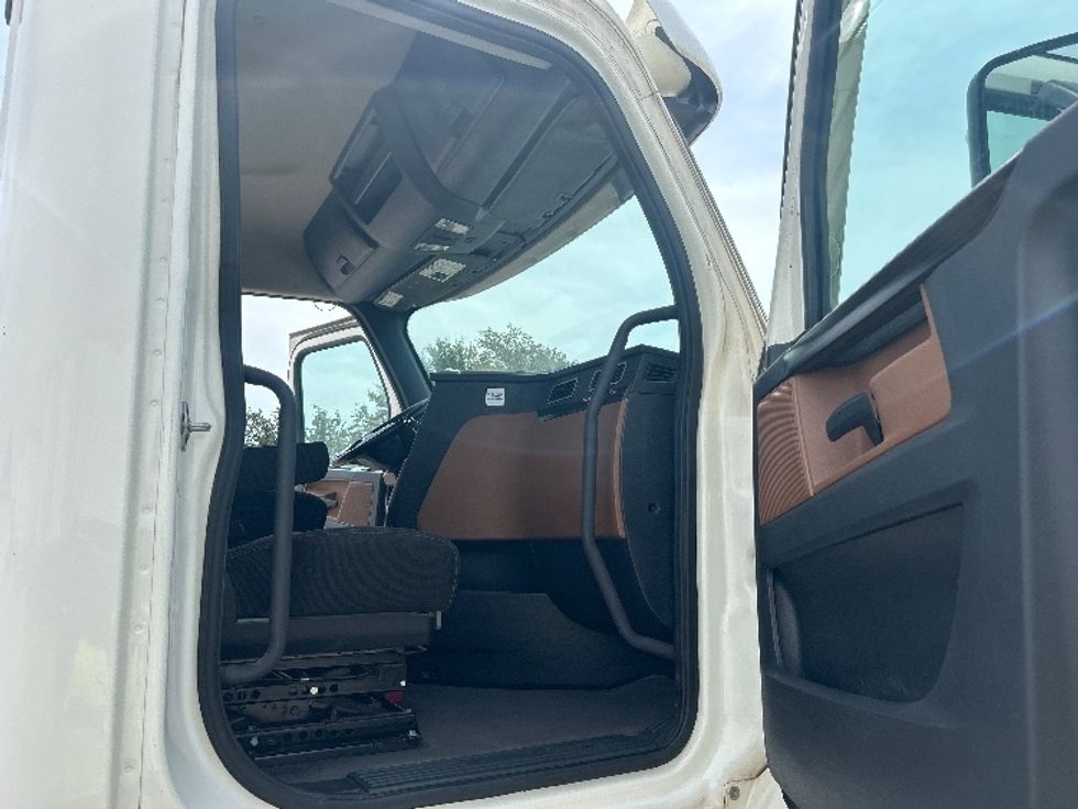 Day Cab Tractor-Heavy Duty Tractors-Freightliner-2020-T12664ST-Carrollton-TX-159,303\n\t\tmiles-$ 65,000 - Image 11